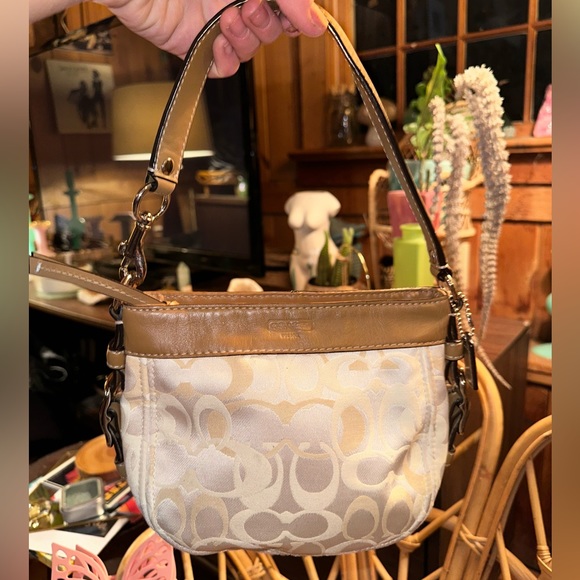 VTG Coach Ivory Small Shoulder Bag - Picture 1 of 10